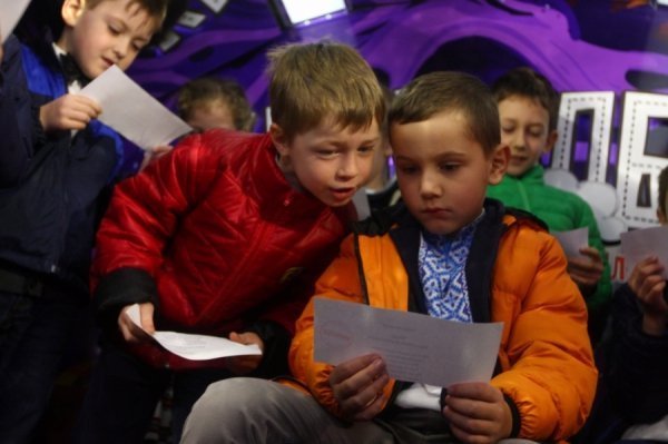 Столицею почав їздити «книжкобус». ФОТО