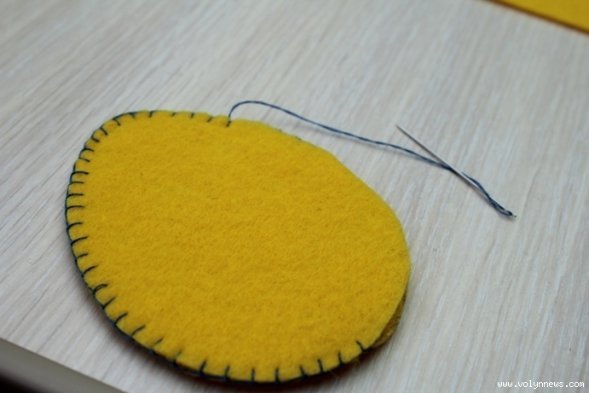 Як у Луцьку вчили робити великодні яйця з фетру. ФОТО