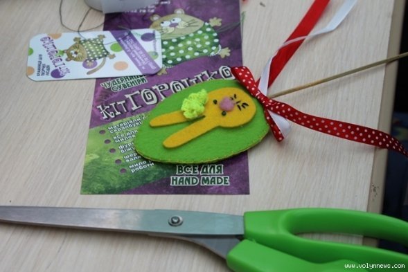 Як у Луцьку вчили робити великодні яйця з фетру. ФОТО