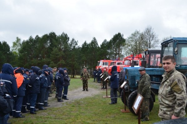 Волинські пожежники вчились рятувати ліс від пожежі. ФОТО