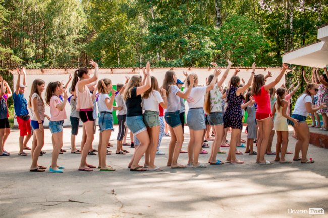 Незабутні знайомства і розваги: як діти з Луганщини провели день у таборі на Світязі. ФОТО