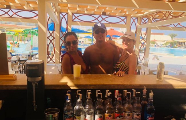 Луцька телеведуча поділилася спекотними фото з екзотичного відпочинку