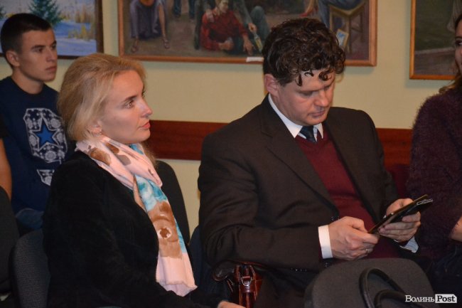 На «Файній гутірці» говорили про політику та співали