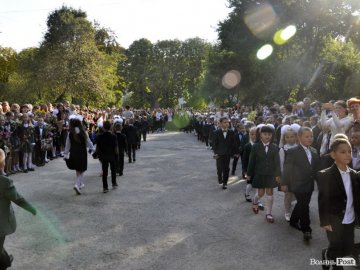 Перший дзвоник у школі №15 Луцька. ФОТО 