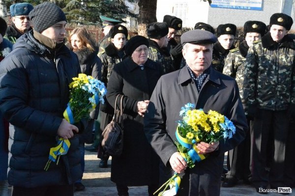 У Луцьку вшанували Героїв Крут, Небесної Сотні та війни на Сході. ФОТО