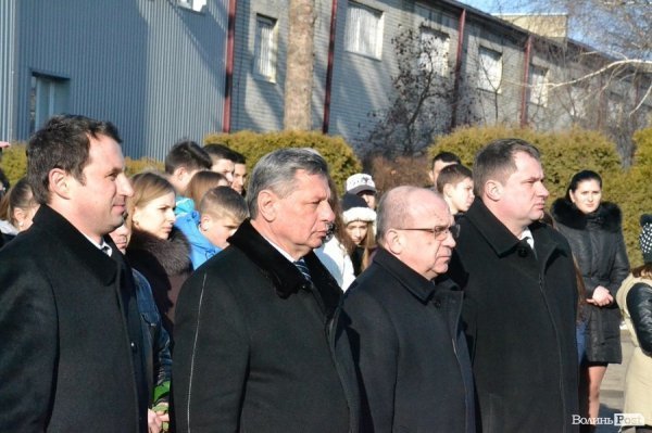 У Луцьку вшанували Героїв Крут, Небесної Сотні та війни на Сході. ФОТО