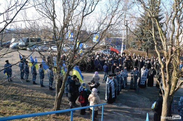 У Луцьку вшанували Героїв Крут, Небесної Сотні та війни на Сході. ФОТО