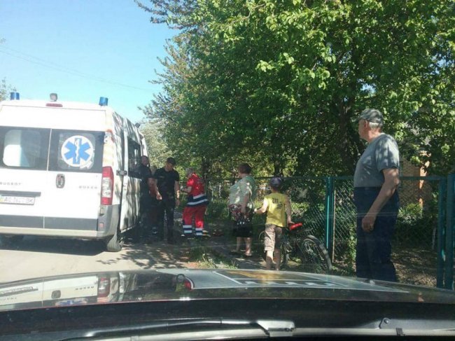 Був непритомним: у Луцьку виявили п'янючого чоловіка, який лежав на тротуарі. ФОТО