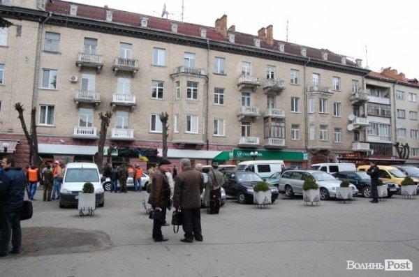 У Луцьку революціонери навідалися до «агентів Кремля». ФОТО