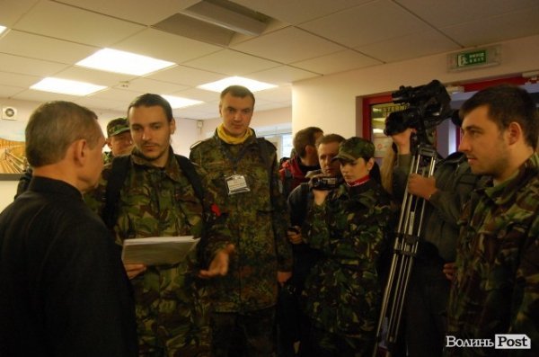 У Луцьку революціонери навідалися до «агентів Кремля». ФОТО