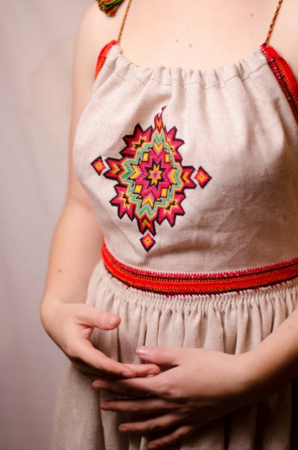 Вишивальниця з Волині опанувала десятки технік і зібрала унікальну колекцію виробів