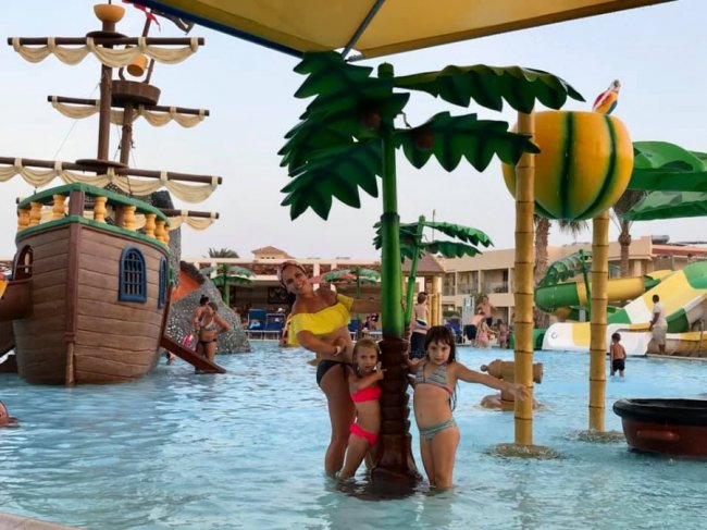 Луцька телеведуча поділилася спекотними фото з екзотичного відпочинку