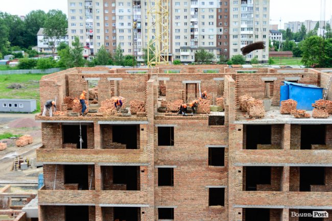 У Луцьку продовжують зводити яскраві оселі у ЖК «Caramel Residence». ФОТО*