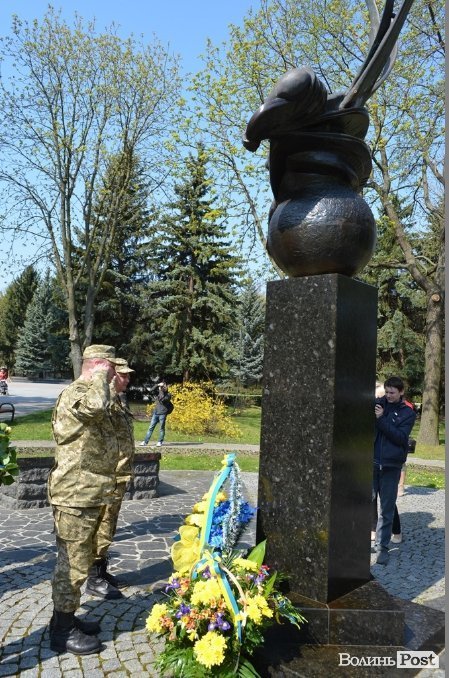 У Луцьку вшанували пам’ять загиблих ліквідаторів Чорнобильської аварії. ФОТО