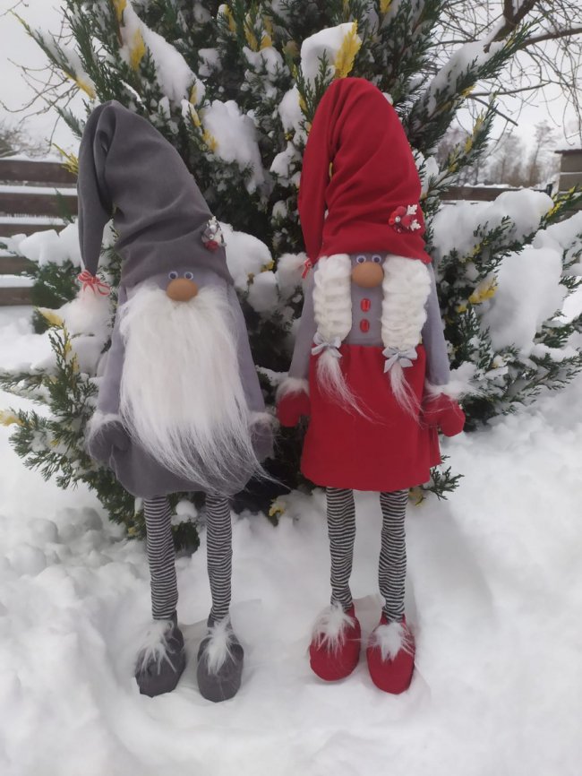 Волинянка виготовляє новорічних гномів. ФОТО