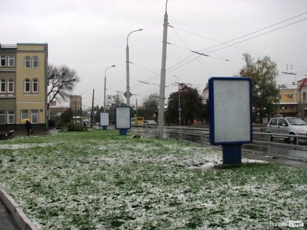 Луцьк не очистили від політичної агітації. ФОТО 
