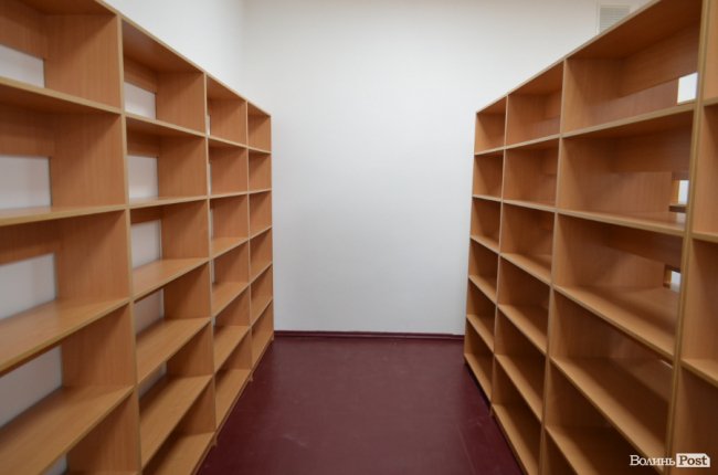 Кольорові стіни, ігрова кімната і басейн: луцька школа №27 зсередини. ФОТО