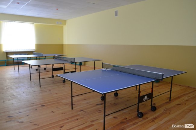 Кольорові стіни, ігрова кімната і басейн: луцька школа №27 зсередини. ФОТО