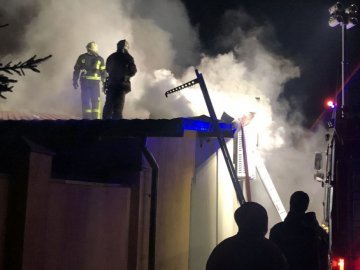 Розповіли про стан рятувальника, який потрапив до реанімації після гасіння пожежі в ресторані у Володимирі