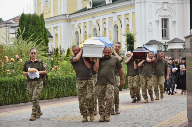 У Луцьку попрощалися із загиблими захисниками Наталією Кулацькою та Ігорем Тимчуком