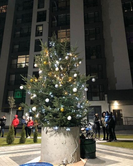 У «Супернові» ялинку вже прикрасили і повели свято з нагоди Дня святого Миколая