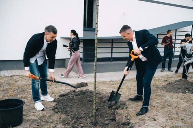 Під час Дня доброго сусіда у жовтні дерева висадили у «Юпітері»