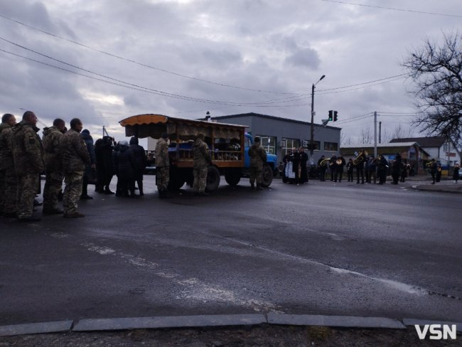 На Волині провели в останню путь Героя Олександра Смолярчука