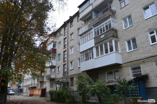 Будинок з обвалом «ліплять до купи», а він «розлазиться», – мешканці. ФОТО