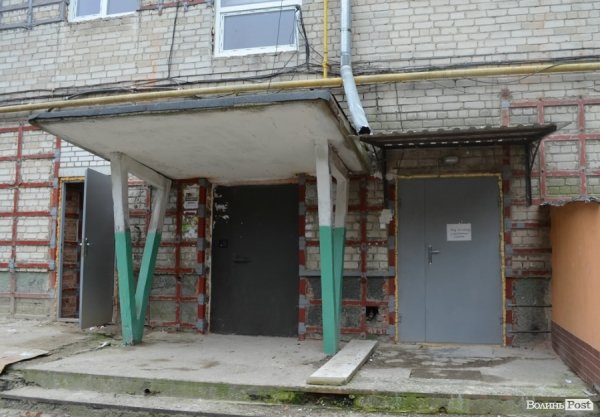 Будинок з обвалом «ліплять до купи», а він «розлазиться», – мешканці. ФОТО