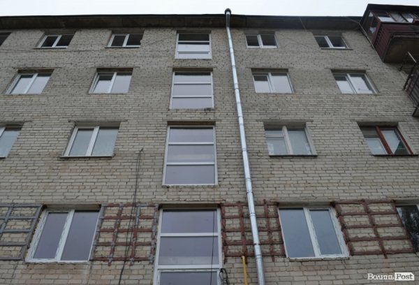 Будинок з обвалом «ліплять до купи», а він «розлазиться», – мешканці. ФОТО