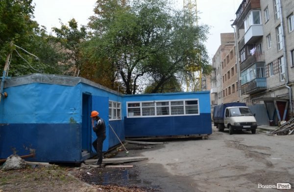 Будинок з обвалом «ліплять до купи», а він «розлазиться», – мешканці. ФОТО