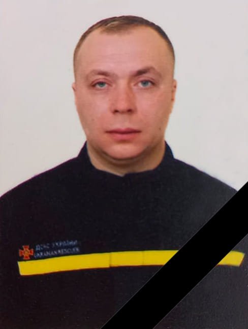 На Харківщині росіяни обстріляли бригаду рятувальників, які гасили пожежу: один загинув