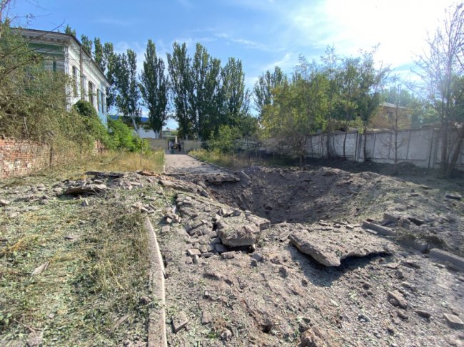 Росіяни скинули авіабомбу на Бахмут: пошкодили щонайменше 5 будинків, – ОВА