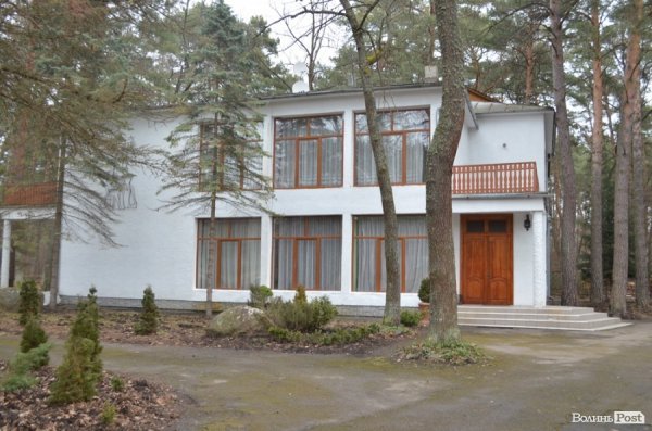 «Межигір'я» по-волинськи: екскурсія лісовими маєтками