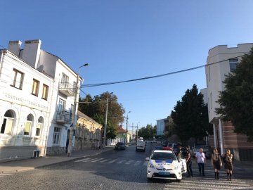 В історичній частині Луцька перекрили вулицю. ФОТО. ОНОВЛЕНО