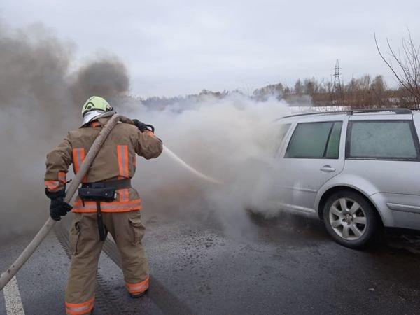На Волині загорівся легковий автомобіль