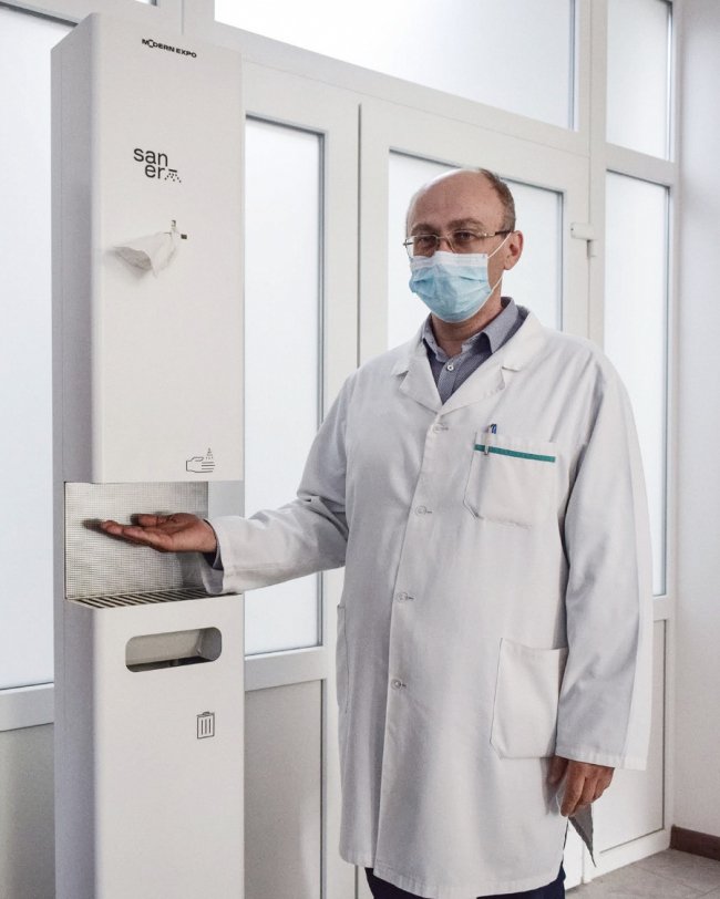 «Modern Expо» встановило дезінфекційні станції у трьох лікарнях Луцька