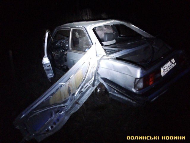 Під Луцьком п'яний водій на BMW злетів у кювет: пасажири втекли з місця ДТП. ФОТО