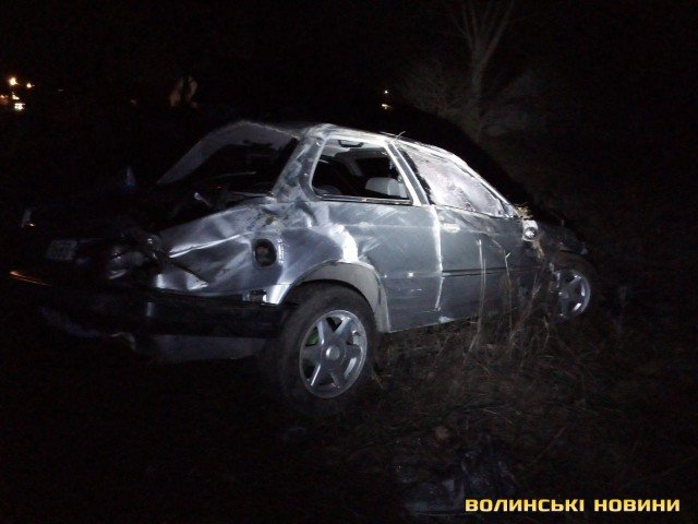 Під Луцьком п'яний водій на BMW злетів у кювет: пасажири втекли з місця ДТП. ФОТО