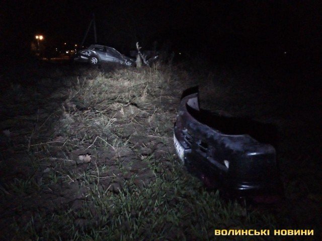 Під Луцьком п'яний водій на BMW злетів у кювет: пасажири втекли з місця ДТП. ФОТО