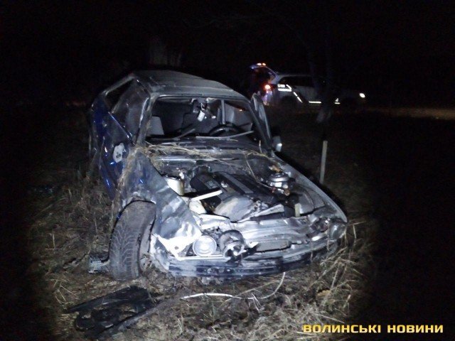 Під Луцьком п'яний водій на BMW злетів у кювет: пасажири втекли з місця ДТП. ФОТО