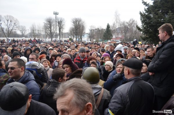 Люстрація в Нововолинську почалася з невдачі. ФОТО. ВІДЕО