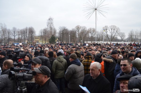 Люстрація в Нововолинську почалася з невдачі. ФОТО. ВІДЕО