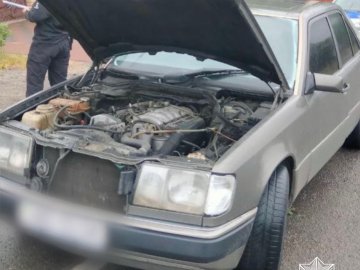 У Луцьку на Дубнівській виявили автомобіль з підробленим номером кузова 