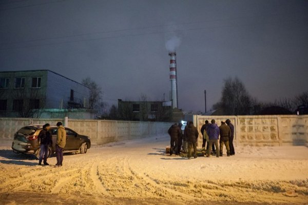 В облозі Автомайдану: у Луцьку ВВшникам заблокували виїзд з частини. ФОТО