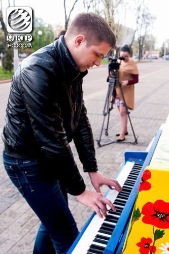 Піаніст-«екстреміст» виступив у Дніпропетровську. Фото