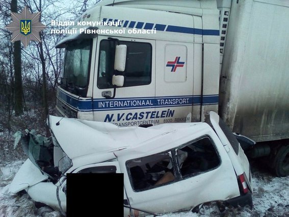 Жахлива аварія на Рівненщині: 2 осіб загинуло