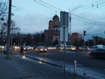 У Луцьку біля ПортCity не працюють світлофори, вже сталася ДТП