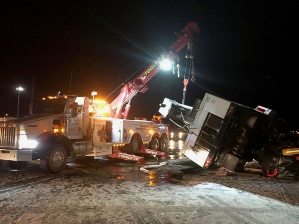 Літак врізався у машину спецтехніки