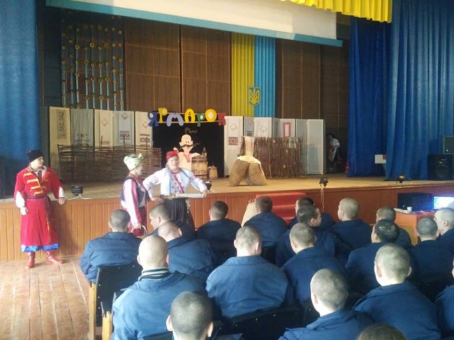 На Волині неповнолітніх засуджених розважав експериментальний театр. ФОТО
